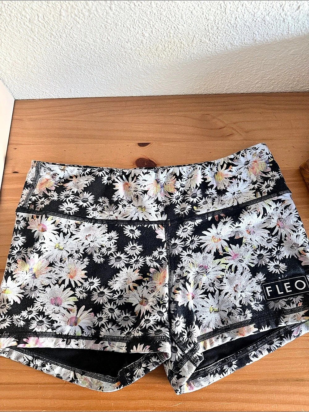 FLEO Daisy Power Shorts 3.25 Floral Black & White Medium